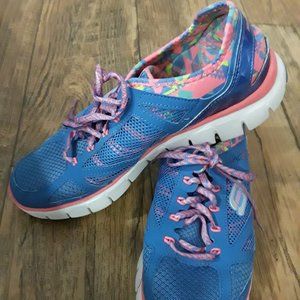 Sketchers Blue Pink 8.5 Tennis Shoes 👟